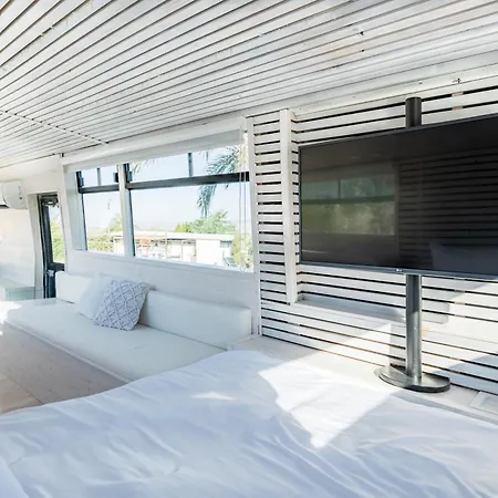 Hotel Leobus-לאו באס à Menaẖemya Extérieur photo