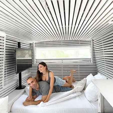 Hotel Leobus-לאו באס à Menaẖemya Extérieur photo